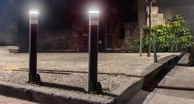 Pilona luminosa extraíble led instalada Pilona luminosa extraíble led instalada